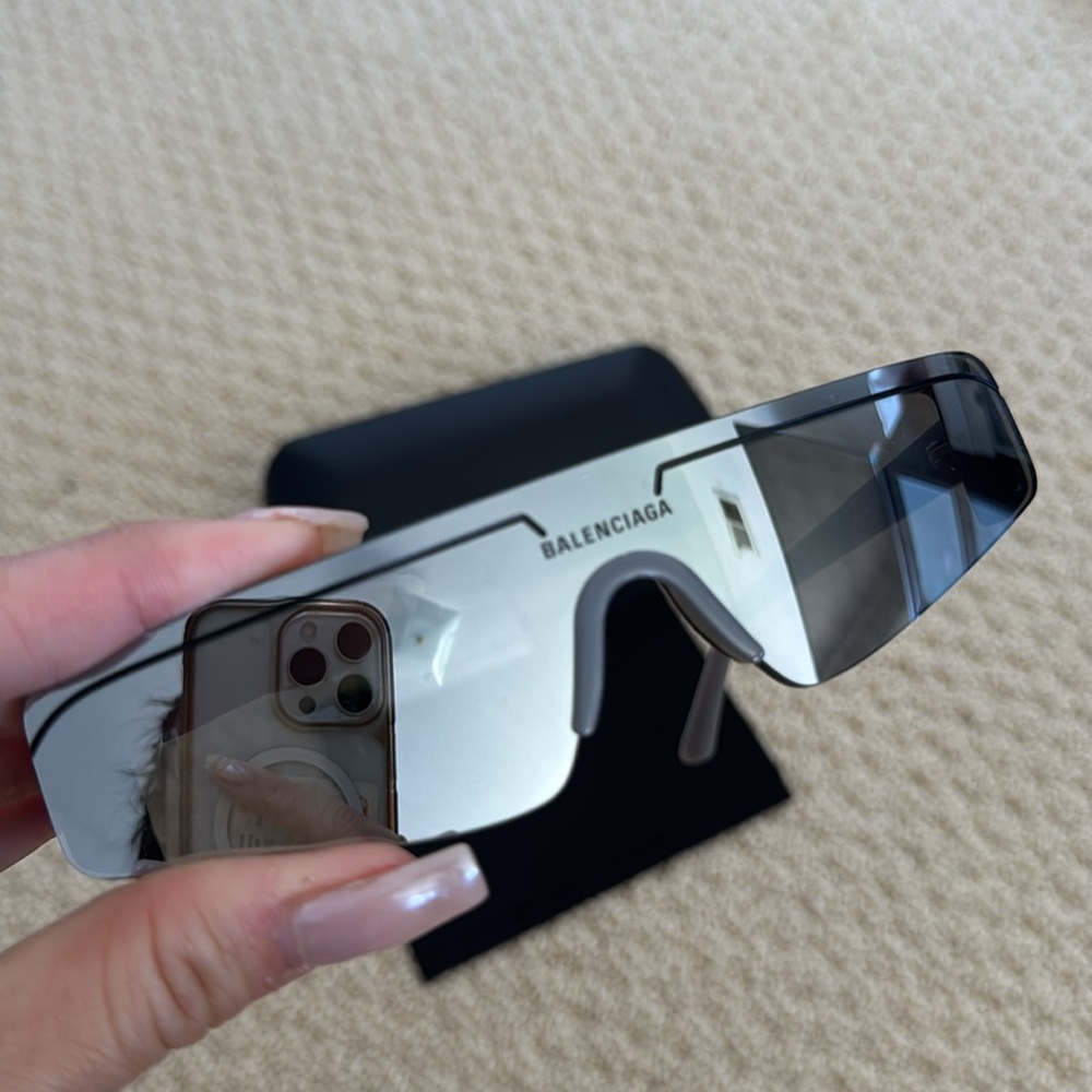 Balenciaga sunglasses - Picture 9 of 11